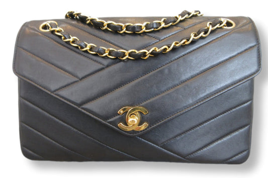 CHANEL Bias stitch chain shoulder bag (202501015)