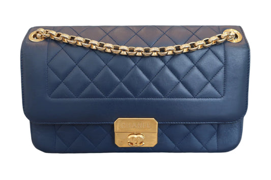 CHANEL Matelasse chain shoulder bag (202501020)