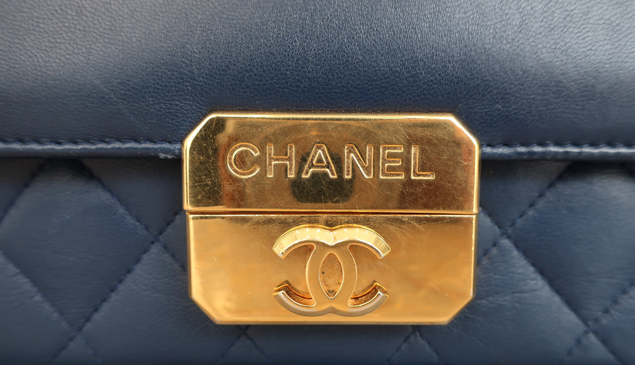 CHANEL Matelasse chain shoulder bag (202501020)