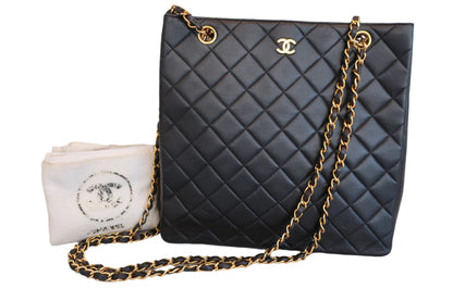CHANEL Matelasse chain tote bag (202501027)