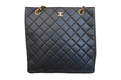 CHANEL Matelasse chain tote bag (202501027)