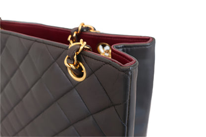 CHANEL Matelasse chain tote bag (202501027)